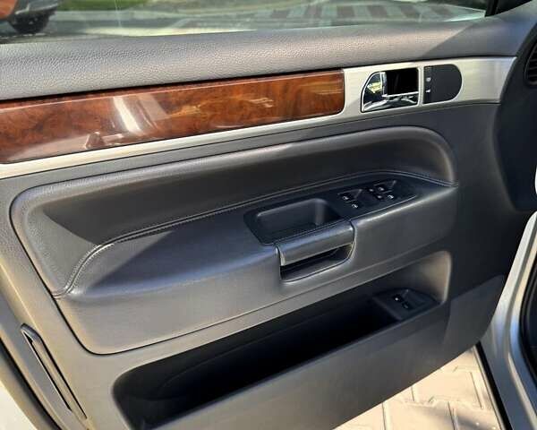 Фольксваген Туарег 2007 в Киеве на Automoto.ua Серый Фольксваген Туарег, объемом двигателя 3 л и пробегом 298 тыс. км за 10999 $, фото 22 на Automoto.ua