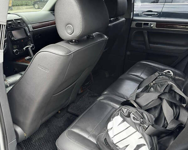 Сірий Фольксваген Туарег, об'ємом двигуна 3.19 л та пробігом 295 тис. км за 8000 $, фото 6 на Automoto.ua