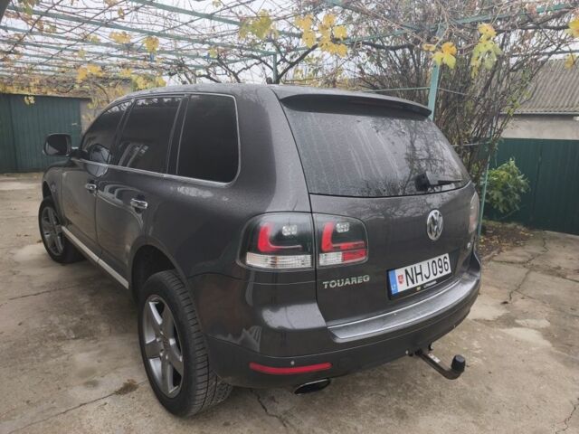 Сірий Фольксваген Туарег, об'ємом двигуна 3 л та пробігом 320 тис. км за 8000 $, фото 1 на Automoto.ua