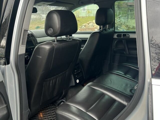 Серый Фольксваген Туарег, объемом двигателя 3 л и пробегом 335 тыс. км за 8500 $, фото 10 на Automoto.ua