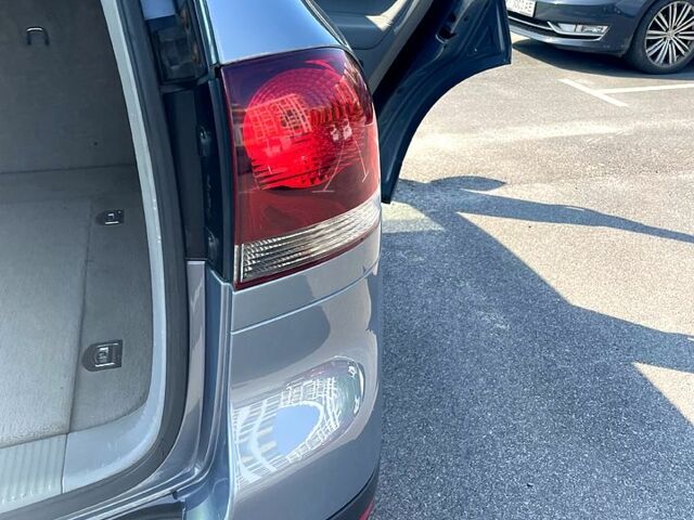 Сірий Фольксваген Туарег, об'ємом двигуна 3 л та пробігом 314 тис. км за 11500 $, фото 2 на Automoto.ua