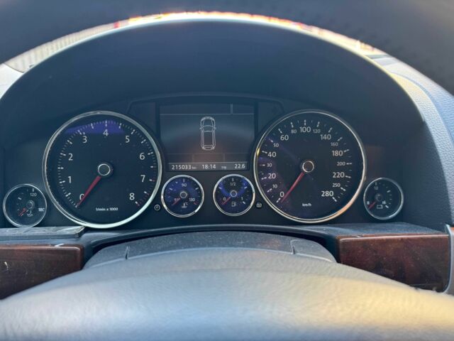 Серый Фольксваген Туарег, объемом двигателя 3.6 л и пробегом 224 тыс. км за 11700 $, фото 2 на Automoto.ua