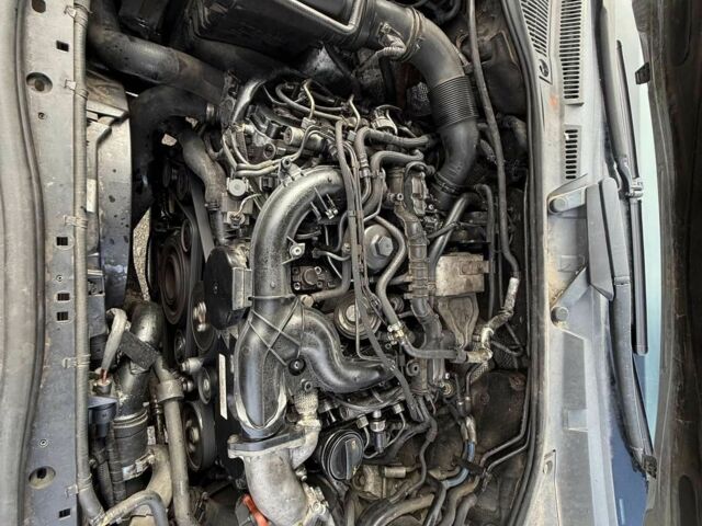 Серый Фольксваген Туарег, объемом двигателя 3 л и пробегом 289 тыс. км за 4000 $, фото 8 на Automoto.ua