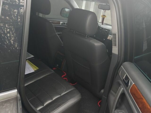 Сірий Фольксваген Туарег, об'ємом двигуна 3 л та пробігом 320 тис. км за 8000 $, фото 4 на Automoto.ua