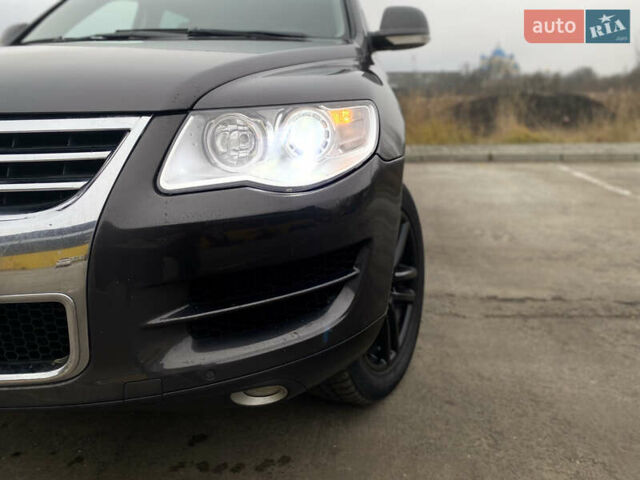 Сірий Фольксваген Туарег, об'ємом двигуна 3 л та пробігом 264 тис. км за 13200 $, фото 4 на Automoto.ua