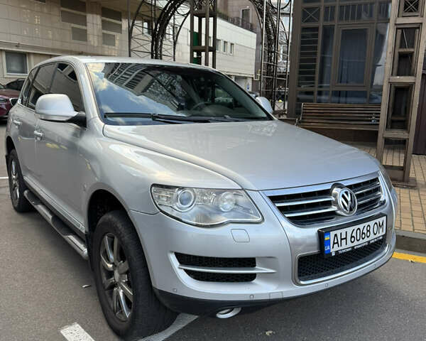 Сірий Фольксваген Туарег, об'ємом двигуна 3 л та пробігом 245 тис. км за 10900 $, фото 13 на Automoto.ua