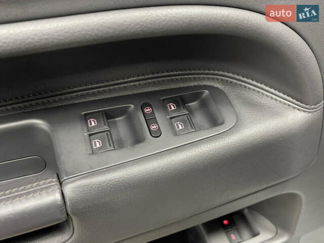 Сірий Фольксваген Туарег, об'ємом двигуна 3 л та пробігом 261 тис. км за 11500 $, фото 24 на Automoto.ua