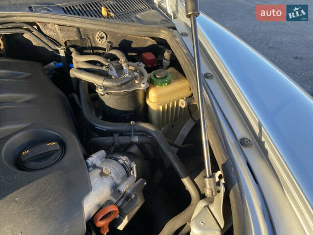 Фольксваген Туарег 2007 у Збараже на Automoto.ua Сірий Фольксваген Туарег, об'ємом двигуна 3 л та пробігом 227 тис. км за 10000 $, фото 27 на Automoto.ua