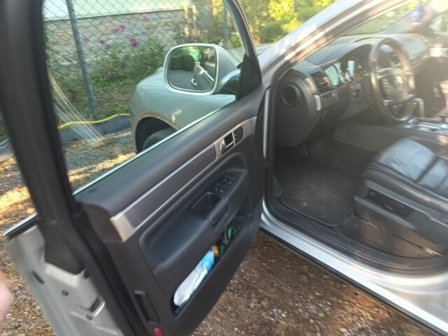 Серый Фольксваген Туарег, объемом двигателя 2.5 л и пробегом 3 тыс. км за 10000 $, фото 4 на Automoto.ua