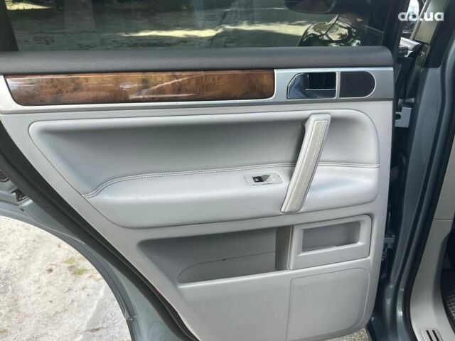 Сірий Фольксваген Туарег, об'ємом двигуна 3 л та пробігом 313 тис. км за 10990 $, фото 25 на Automoto.ua