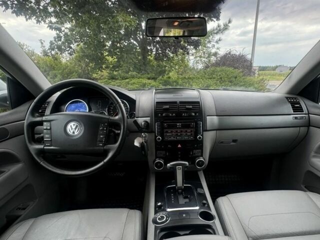 Серый Фольксваген Туарег, объемом двигателя 3 л и пробегом 219 тыс. км за 3700 $, фото 6 на Automoto.ua