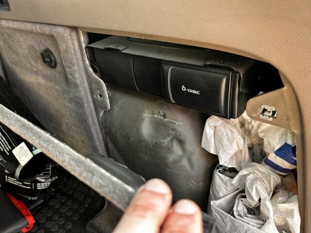 Серый Фольксваген Туарег, объемом двигателя 3 л и пробегом 321 тыс. км за 7500 $, фото 18 на Automoto.ua