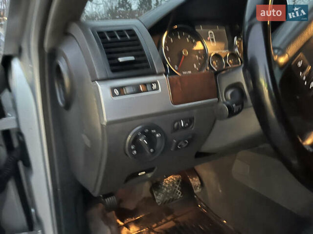 Сірий Фольксваген Туарег, об'ємом двигуна 3.6 л та пробігом 247 тис. км за 10950 $, фото 13 на Automoto.ua