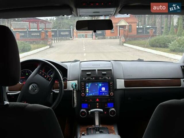 Серый Фольксваген Туарег, объемом двигателя 2.5 л и пробегом 138 тыс. км за 8999 $, фото 58 на Automoto.ua