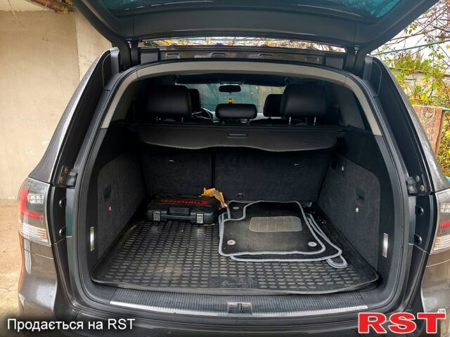 Серый Фольксваген Туарег, объемом двигателя 3 л и пробегом 320 тыс. км за 8000 $, фото 5 на Automoto.ua