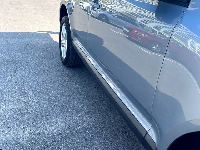 Сірий Фольксваген Туарег, об'ємом двигуна 3 л та пробігом 314 тис. км за 11500 $, фото 5 на Automoto.ua