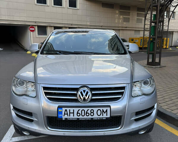 Сірий Фольксваген Туарег, об'ємом двигуна 3 л та пробігом 245 тис. км за 10900 $, фото 20 на Automoto.ua