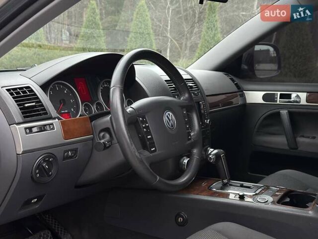 Серый Фольксваген Туарег, объемом двигателя 2.5 л и пробегом 138 тыс. км за 8999 $, фото 34 на Automoto.ua