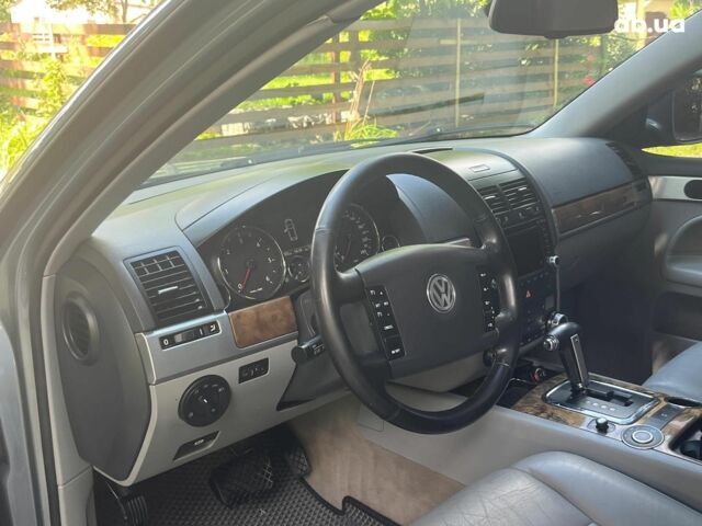 Сірий Фольксваген Туарег, об'ємом двигуна 3 л та пробігом 313 тис. км за 10990 $, фото 28 на Automoto.ua