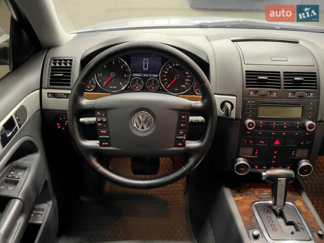Сірий Фольксваген Туарег, об'ємом двигуна 3 л та пробігом 261 тис. км за 11500 $, фото 20 на Automoto.ua