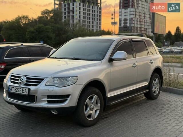 Серый Фольксваген Туарег, объемом двигателя 2.5 л и пробегом 270 тыс. км за 9900 $, фото 9 на Automoto.ua