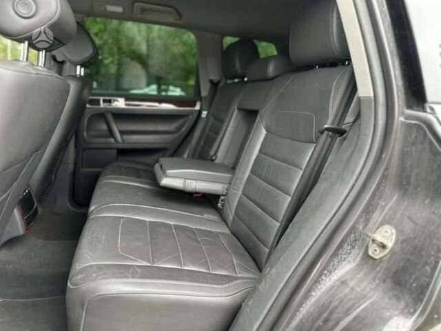 Серый Фольксваген Туарег, объемом двигателя 3 л и пробегом 391 тыс. км за 8115 $, фото 20 на Automoto.ua