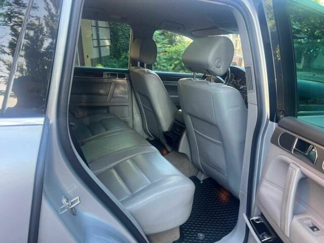 Серый Фольксваген Туарег, объемом двигателя 3 л и пробегом 355 тыс. км за 7808 $, фото 12 на Automoto.ua