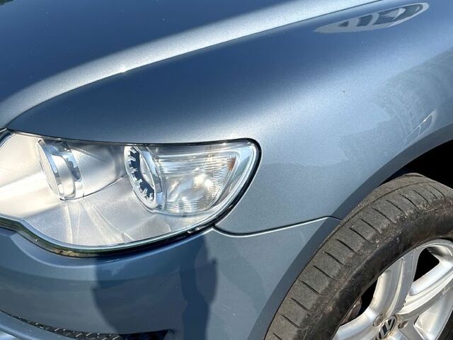 Сірий Фольксваген Туарег, об'ємом двигуна 3 л та пробігом 314 тис. км за 11500 $, фото 3 на Automoto.ua