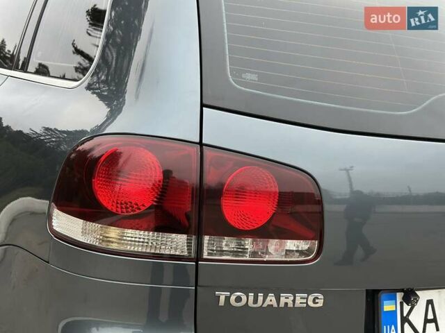 Серый Фольксваген Туарег, объемом двигателя 2.5 л и пробегом 138 тыс. км за 8999 $, фото 7 на Automoto.ua