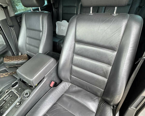 Фольксваген Туарег 2007 в Киеве на Automoto.ua Серый Фольксваген Туарег, объемом двигателя 3 л и пробегом 415 тыс. км за 9500 $, фото 16 на Automoto.ua