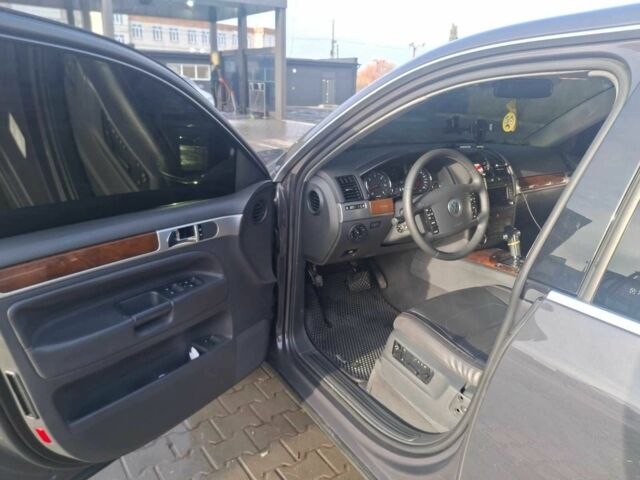 Сірий Фольксваген Туарег, об'ємом двигуна 3 л та пробігом 323 тис. км за 12700 $, фото 10 на Automoto.ua