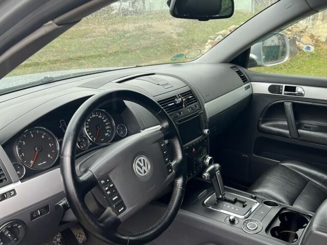 Серый Фольксваген Туарег, объемом двигателя 3 л и пробегом 335 тыс. км за 8500 $, фото 8 на Automoto.ua