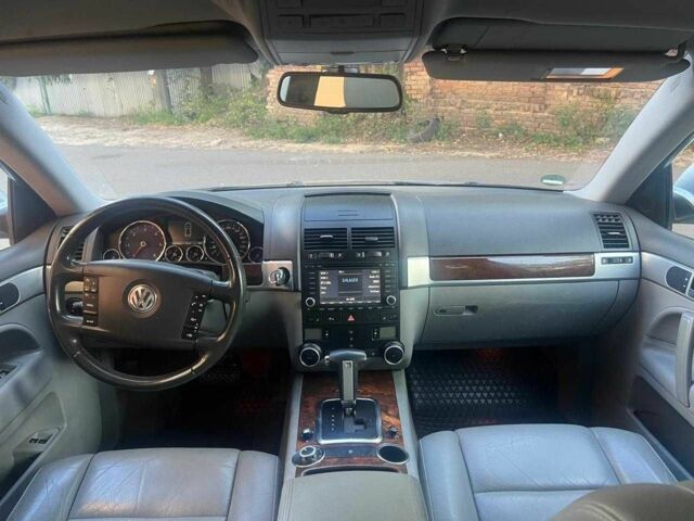 Серый Фольксваген Туарег, объемом двигателя 3 л и пробегом 355 тыс. км за 7808 $, фото 9 на Automoto.ua