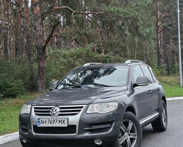 Сірий Фольксваген Туарег, об'ємом двигуна 3 л та пробігом 291 тис. км за 9500 $, фото 7 на Automoto.ua