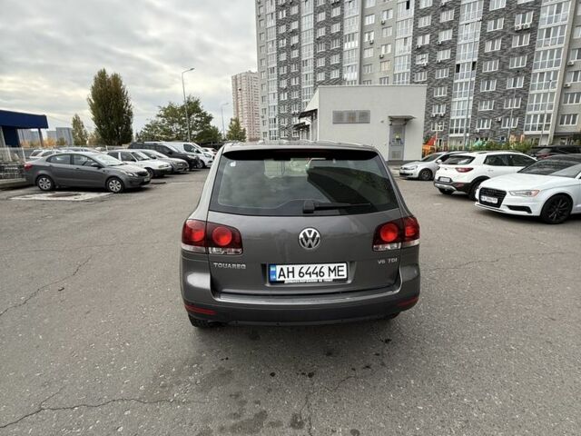 Сірий Фольксваген Туарег, об'ємом двигуна 3 л та пробігом 276 тис. км за 12000 $, фото 2 на Automoto.ua