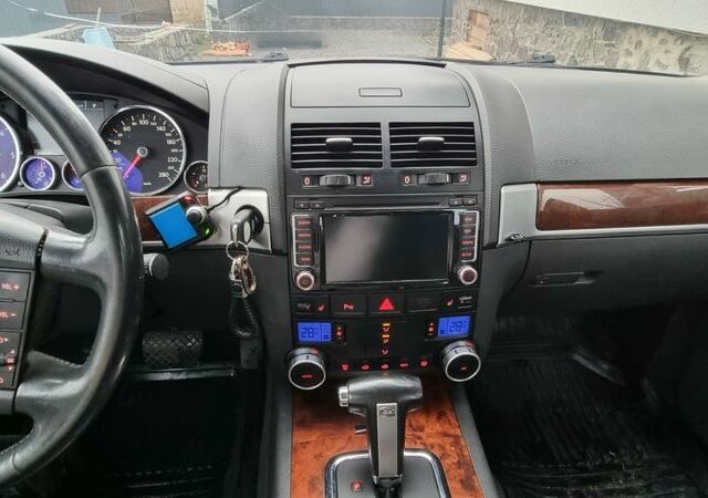 Серый Фольксваген Туарег, объемом двигателя 2.5 л и пробегом 296 тыс. км за 6200 $, фото 9 на Automoto.ua