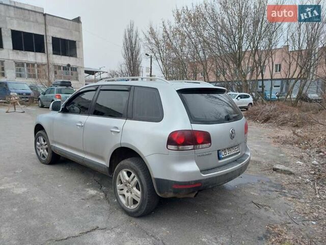 Сірий Фольксваген Туарег, об'ємом двигуна 3 л та пробігом 270 тис. км за 12500 $, фото 2 на Automoto.ua