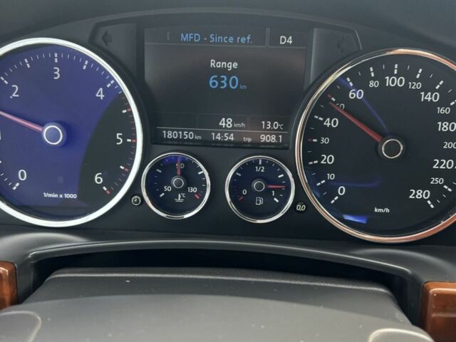 Серый Фольксваген Туарег, объемом двигателя 0 л и пробегом 180 тыс. км за 15800 $, фото 4 на Automoto.ua