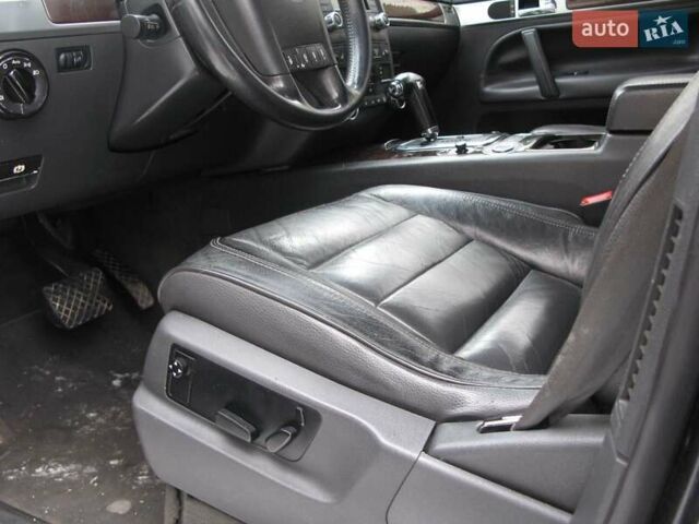 Сірий Фольксваген Туарег, об'ємом двигуна 3.6 л та пробігом 294 тис. км за 8500 $, фото 7 на Automoto.ua