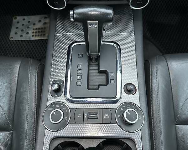 Сірий Фольксваген Туарег, об'ємом двигуна 2.97 л та пробігом 285 тис. км за 13400 $, фото 31 на Automoto.ua