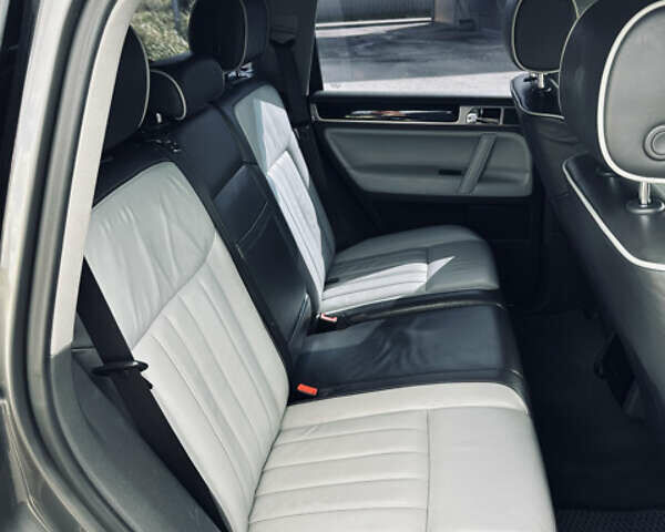 Сірий Фольксваген Туарег, об'ємом двигуна 3 л та пробігом 281 тис. км за 11999 $, фото 21 на Automoto.ua