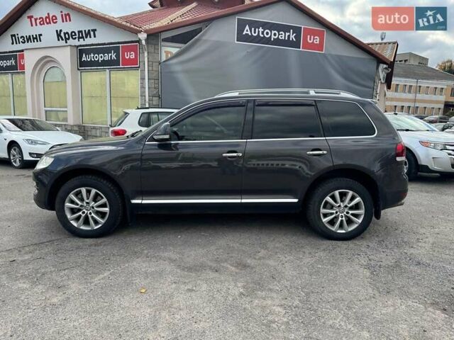 Серый Фольксваген Туарег, объемом двигателя 3 л и пробегом 400 тыс. км за 11890 $, фото 9 на Automoto.ua