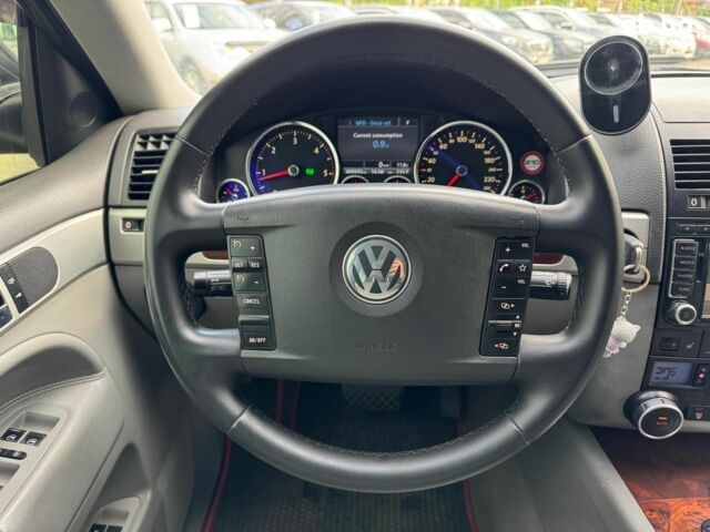 Серый Фольксваген Туарег, объемом двигателя 3 л и пробегом 400 тыс. км за 11890 $, фото 27 на Automoto.ua