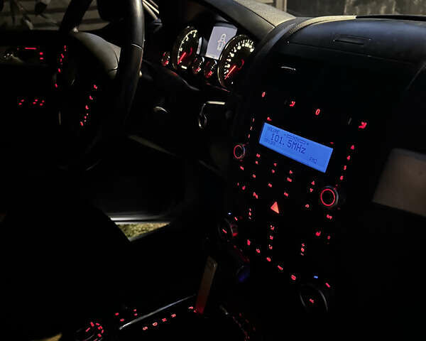 Серый Фольксваген Туарег, объемом двигателя 3 л и пробегом 305 тыс. км за 12500 $, фото 19 на Automoto.ua