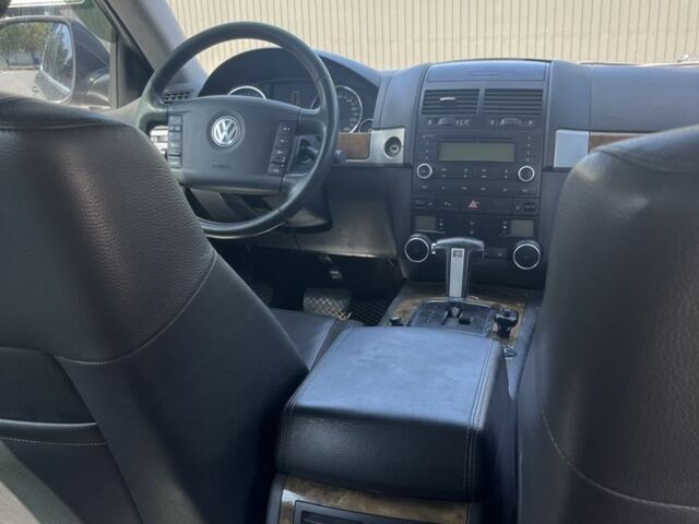 Сірий Фольксваген Туарег, об'ємом двигуна 3 л та пробігом 305 тис. км за 12500 $, фото 17 на Automoto.ua