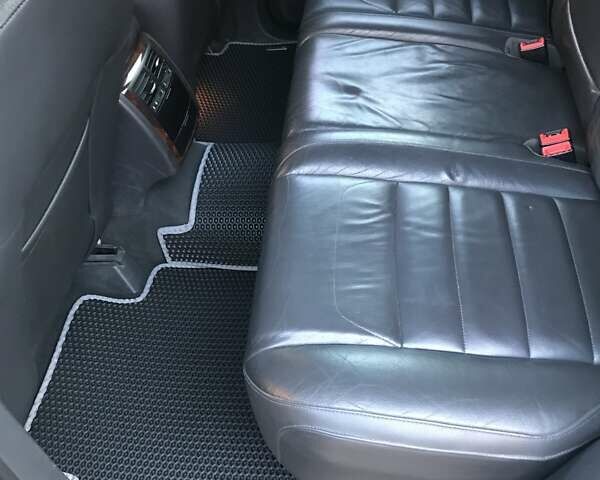 Серый Фольксваген Туарег, объемом двигателя 3 л и пробегом 377 тыс. км за 12500 $, фото 17 на Automoto.ua