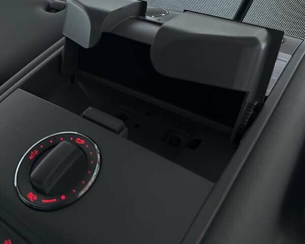 Сірий Фольксваген Туарег, об'ємом двигуна 2.97 л та пробігом 285 тис. км за 13400 $, фото 44 на Automoto.ua