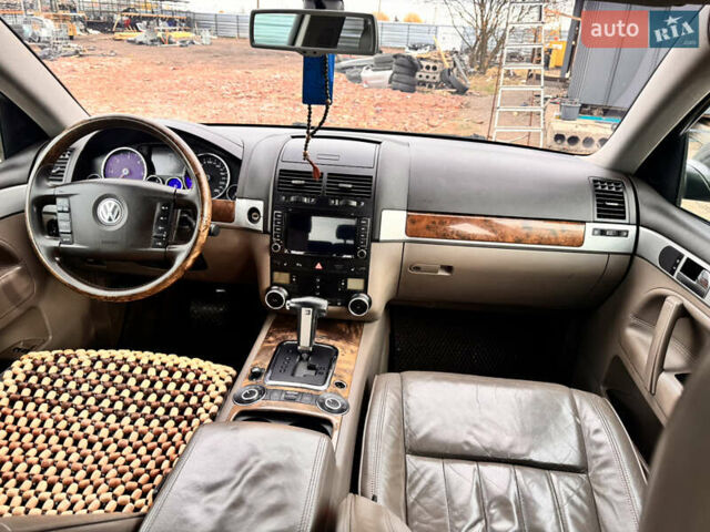 Серый Фольксваген Туарег, объемом двигателя 2.97 л и пробегом 264 тыс. км за 10500 $, фото 9 на Automoto.ua