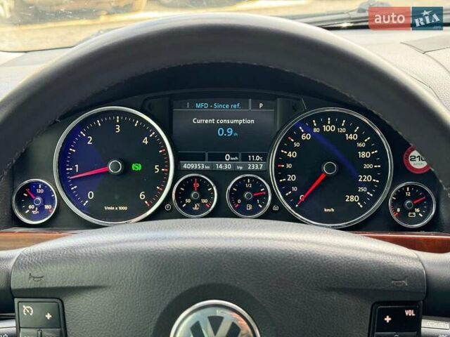 Серый Фольксваген Туарег, объемом двигателя 3 л и пробегом 400 тыс. км за 11890 $, фото 28 на Automoto.ua