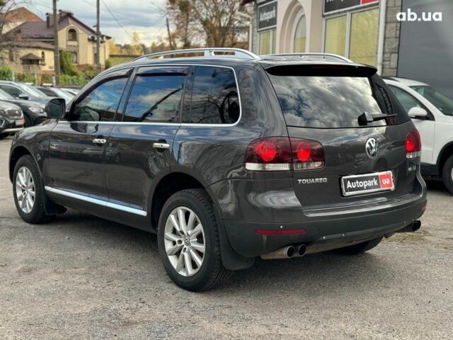 Серый Фольксваген Туарег, объемом двигателя 3 л и пробегом 400 тыс. км за 11890 $, фото 7 на Automoto.ua